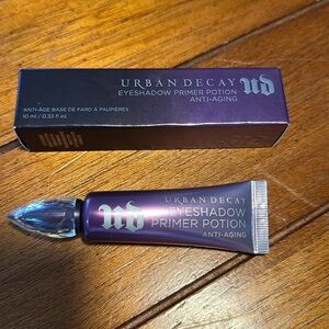 NWT - Urban Decay anti-aging eyeshadow primer